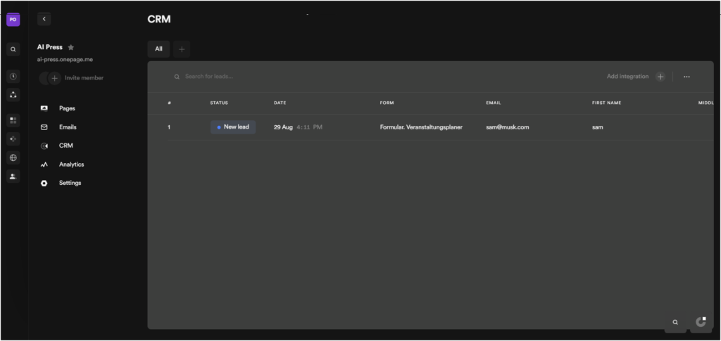 Onepage CRM dashboard displaying captured leads and contact details
